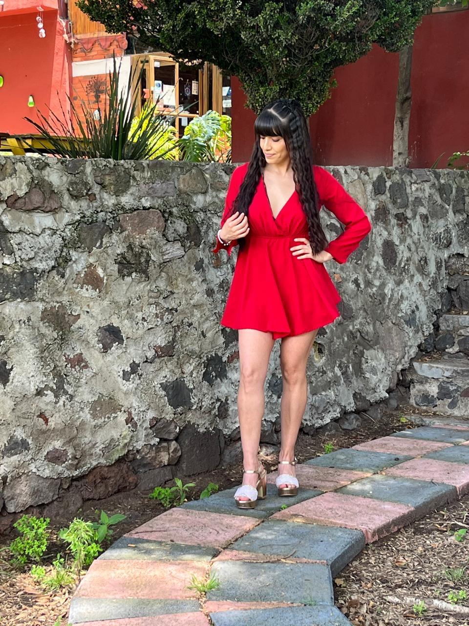 Vestido short maga larga